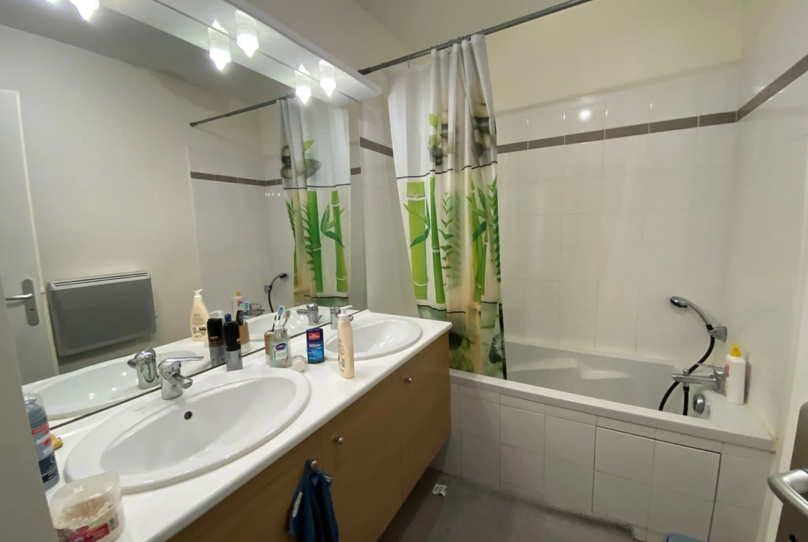 Appartement 3 pièces à Ris-Orangis - Patio de Roses, 59m² avec parking et balcon 