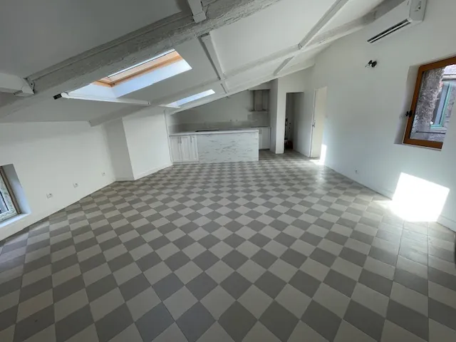 Appartement mansardé avec 2 chambres au cœur de Pézenas 