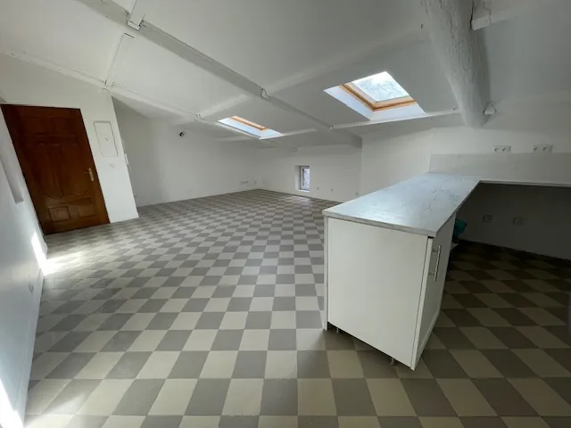 Appartement mansardé avec 2 chambres au cœur de Pézenas 