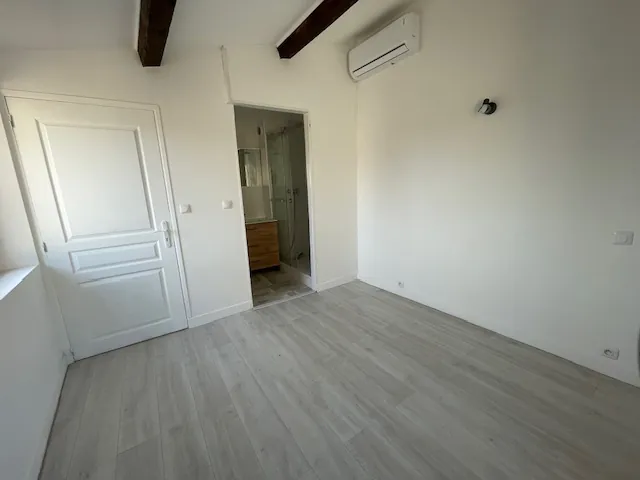 Appartement mansardé avec 2 chambres au cœur de Pézenas 