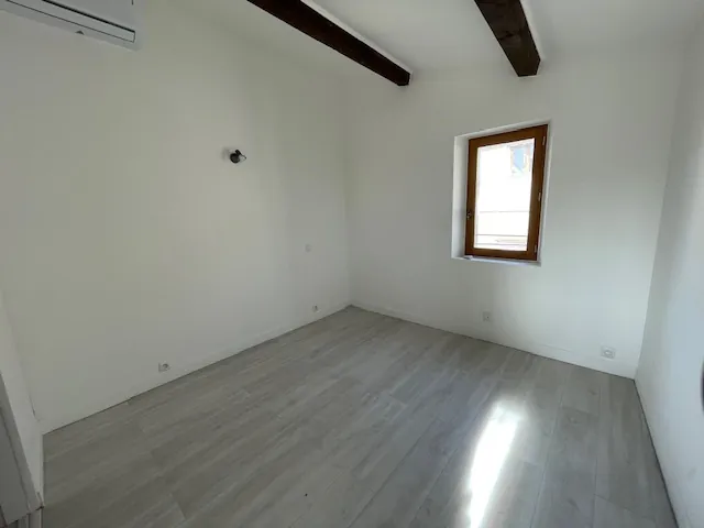 Appartement mansardé avec 2 chambres au cœur de Pézenas 