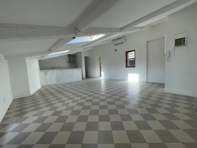 Appartement mansardé avec 2 chambres au cœur de Pézenas 