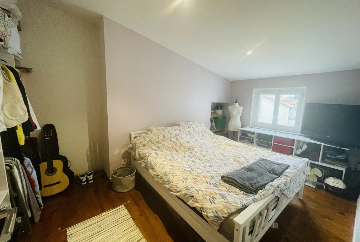 Maison rénovée de 105 m² avec piscine à Neuville de Poitou 