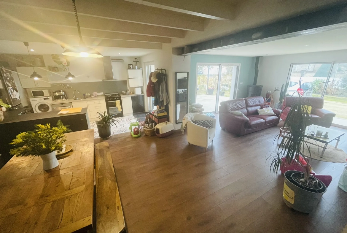 Maison rénovée de 105 m² avec piscine à Neuville de Poitou 