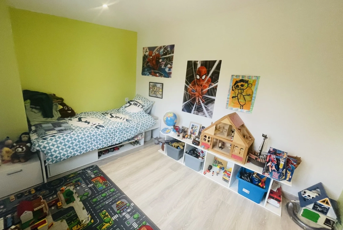 Maison rénovée de 105 m² avec piscine à Neuville de Poitou 