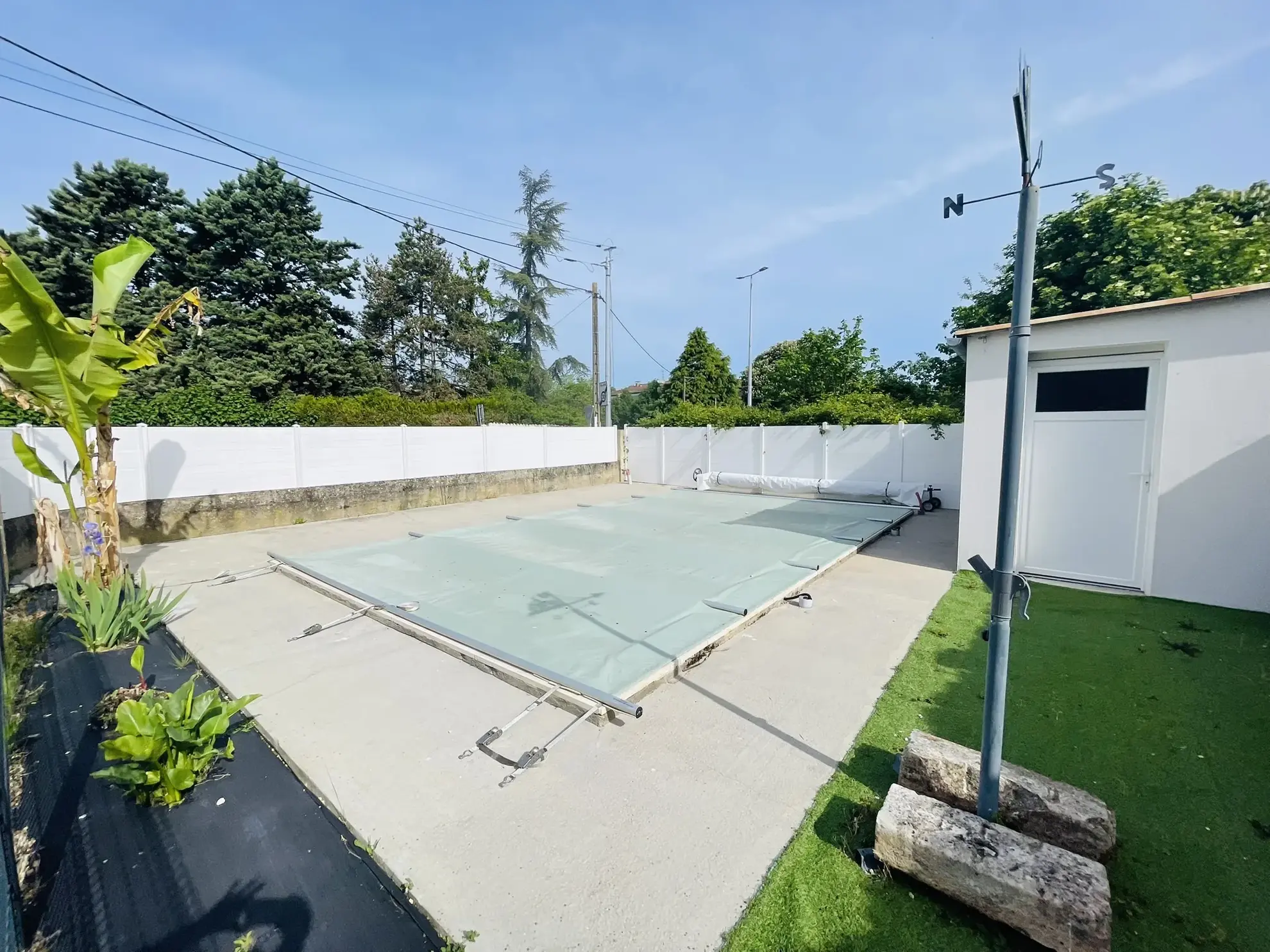 Maison rénovée de 105 m² avec piscine à Neuville de Poitou 