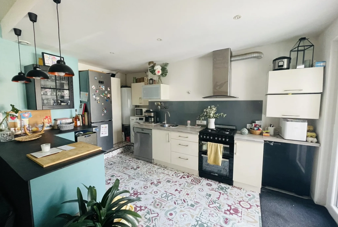 Maison rénovée de 105 m² avec piscine à Neuville de Poitou 