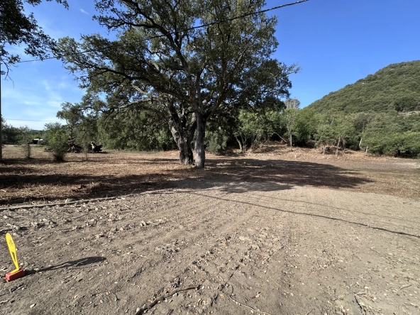 Terrain constructible de 860 m² à Serra di Fiumorbu pour votre projet immobilier