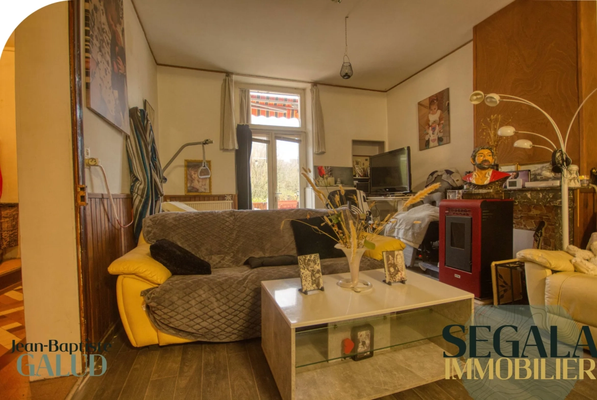 Maison en pierre à vendre à Carmaux – 2 chambres, jardin et terrasse sud 
