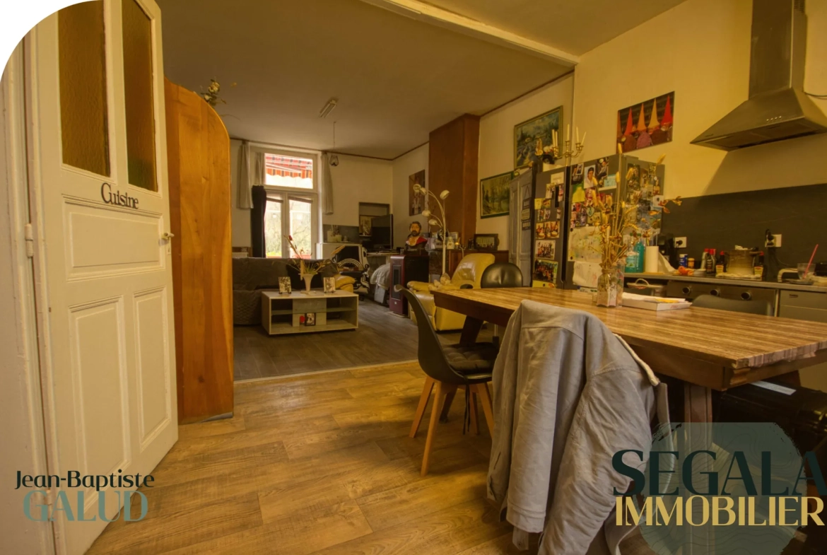 Maison en pierre à vendre à Carmaux – 2 chambres, jardin et terrasse sud 