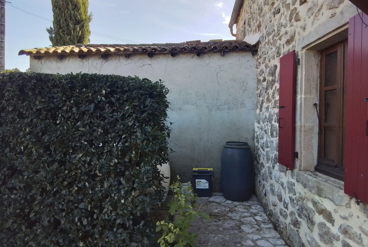 Maison typique ardéchoise avec vue panoramique à Rosières (07), rénovée et offrant un fort potentiel 