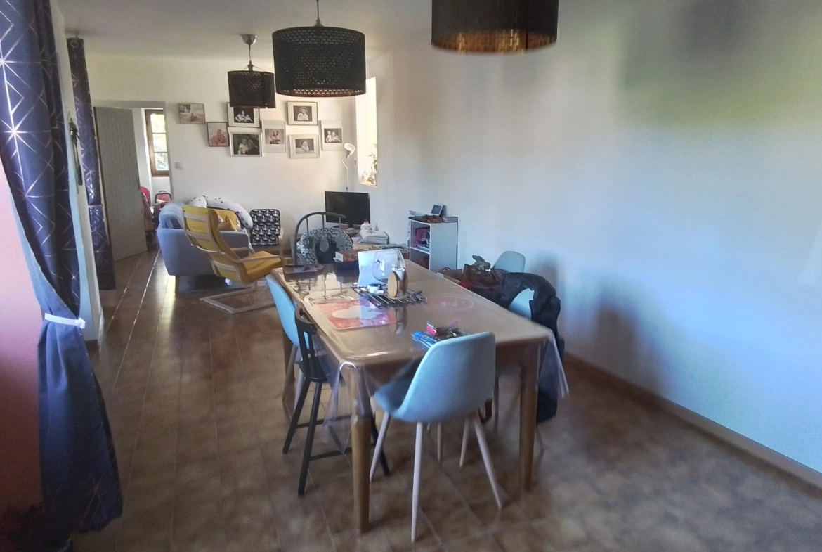 Maison typique ardéchoise avec vue panoramique à Rosières (07), rénovée et offrant un fort potentiel 
