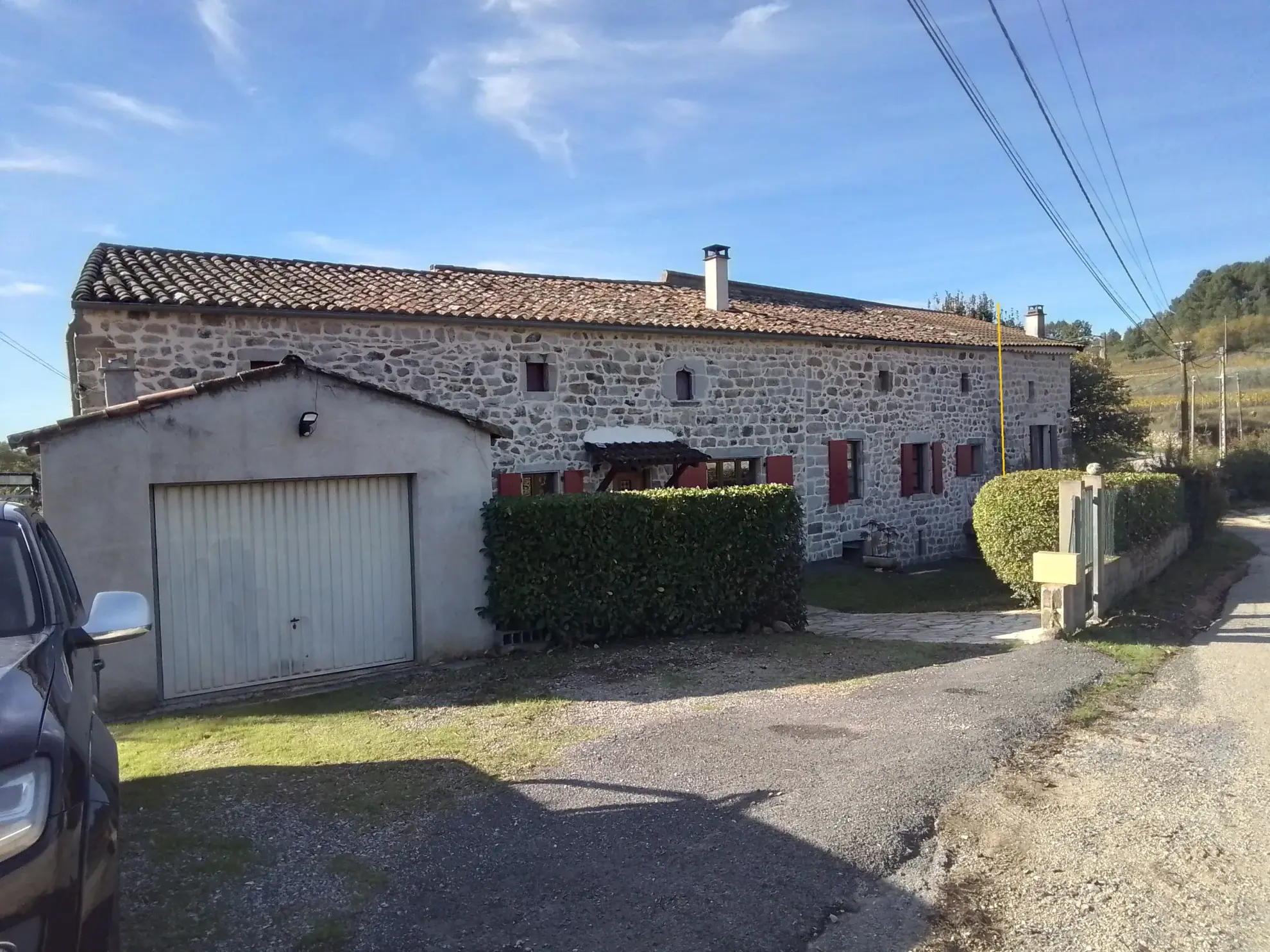 Maison typique ardéchoise avec vue panoramique à Rosières (07), rénovée et offrant un fort potentiel 