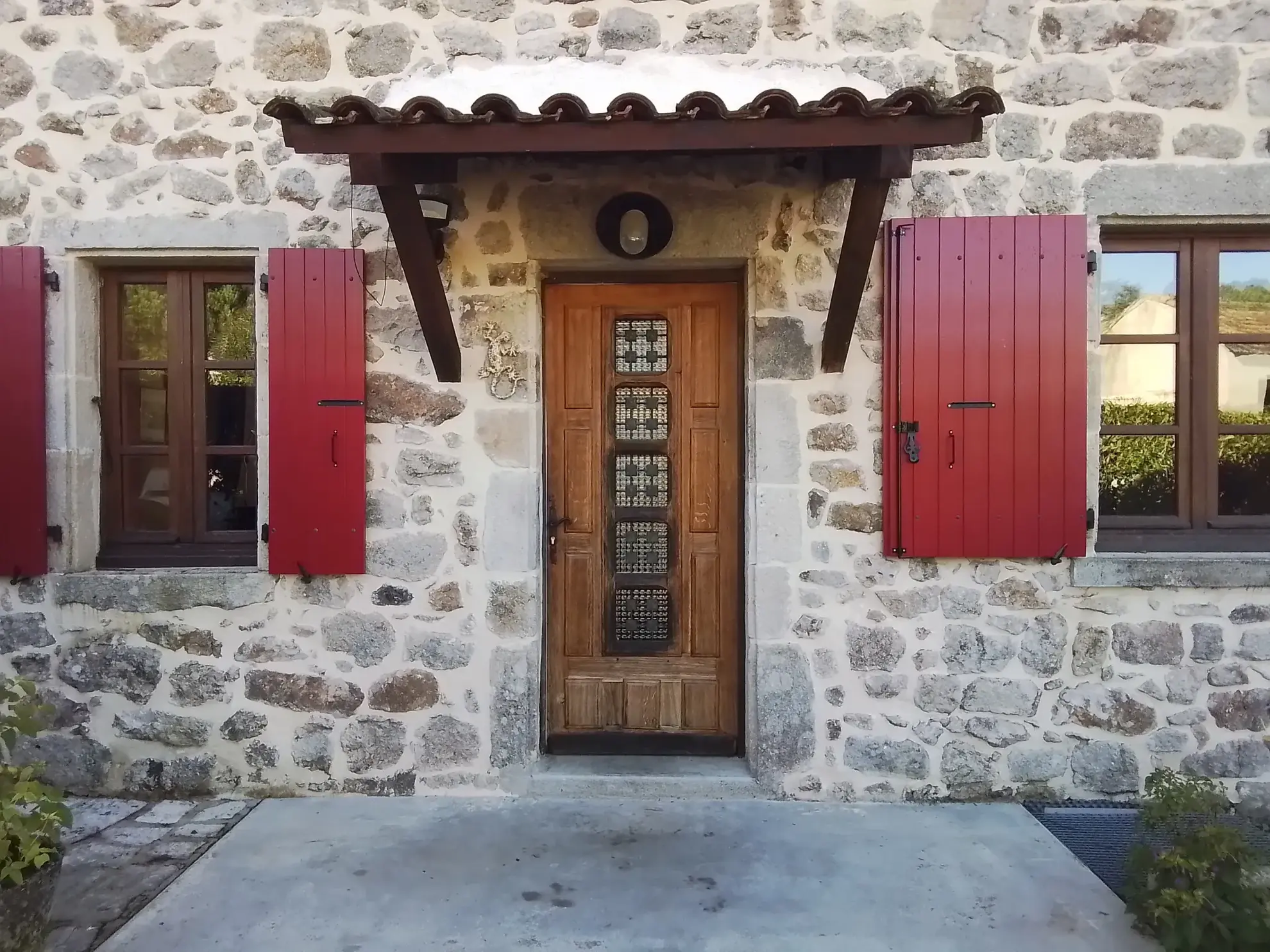 Maison typique ardéchoise avec vue panoramique à Rosières (07), rénovée et offrant un fort potentiel 