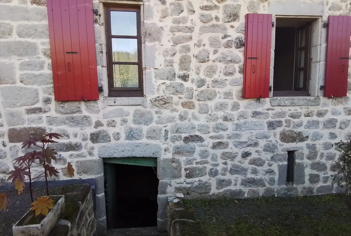 Maison typique ardéchoise avec vue panoramique à Rosières (07), rénovée et offrant un fort potentiel 