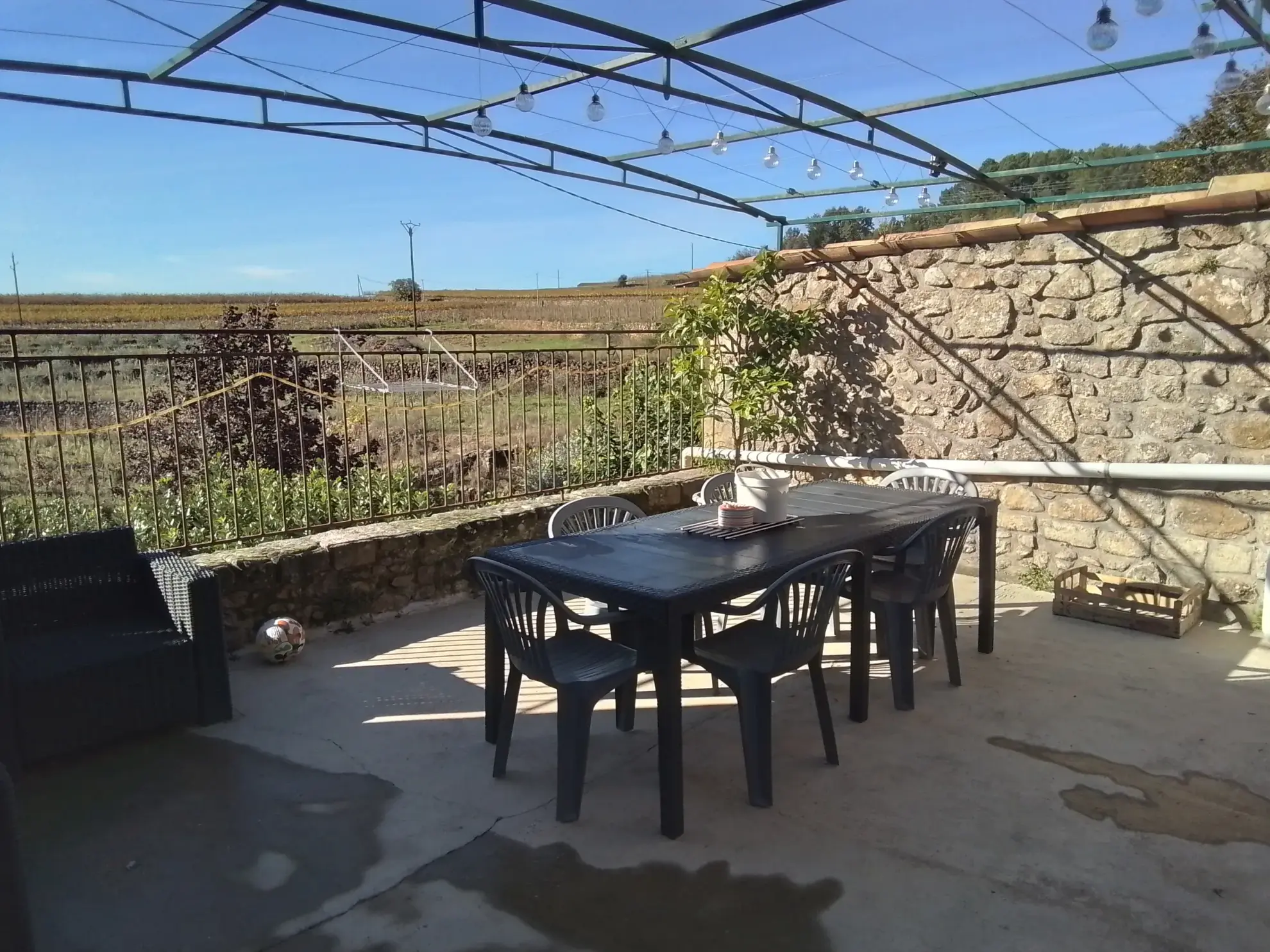 Maison typique ardéchoise avec vue panoramique à Rosières (07), rénovée et offrant un fort potentiel 