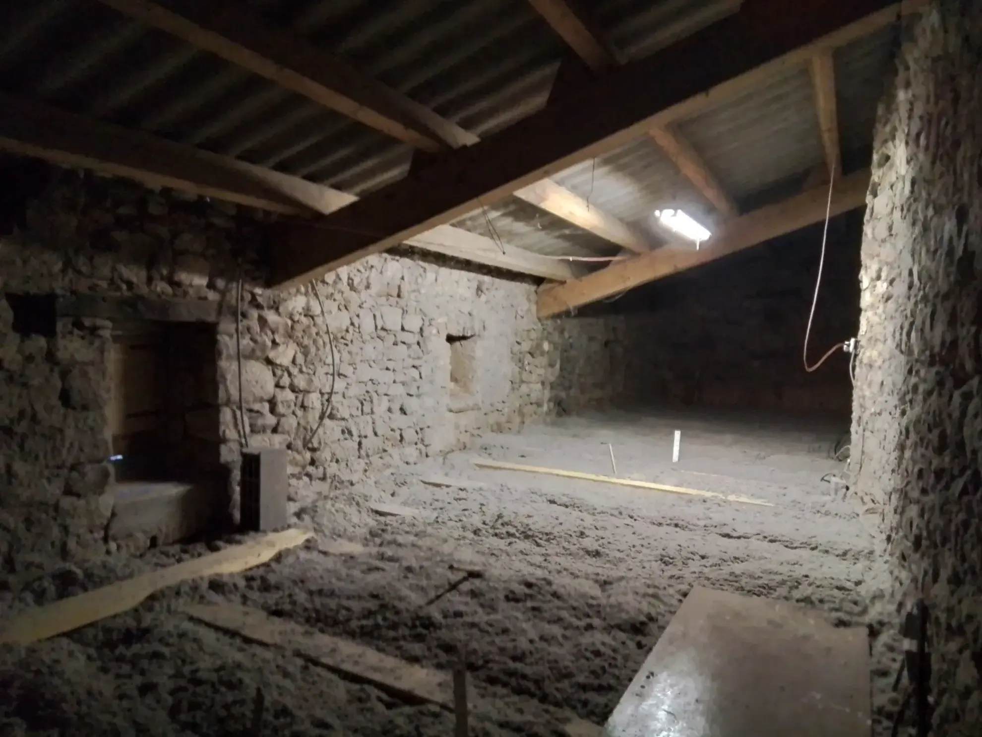 Maison typique ardéchoise avec vue panoramique à Rosières (07), rénovée et offrant un fort potentiel 