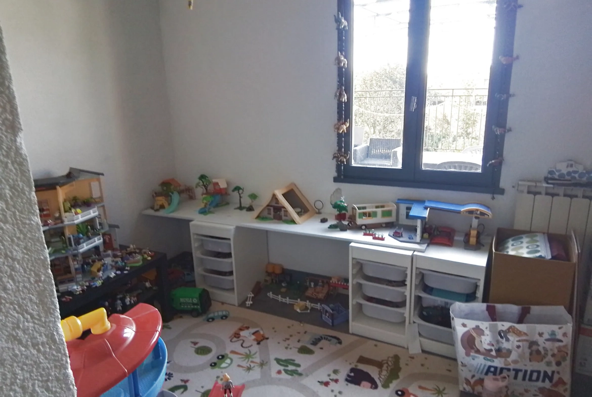 Maison typique ardéchoise avec vue panoramique à Rosières (07), rénovée et offrant un fort potentiel 