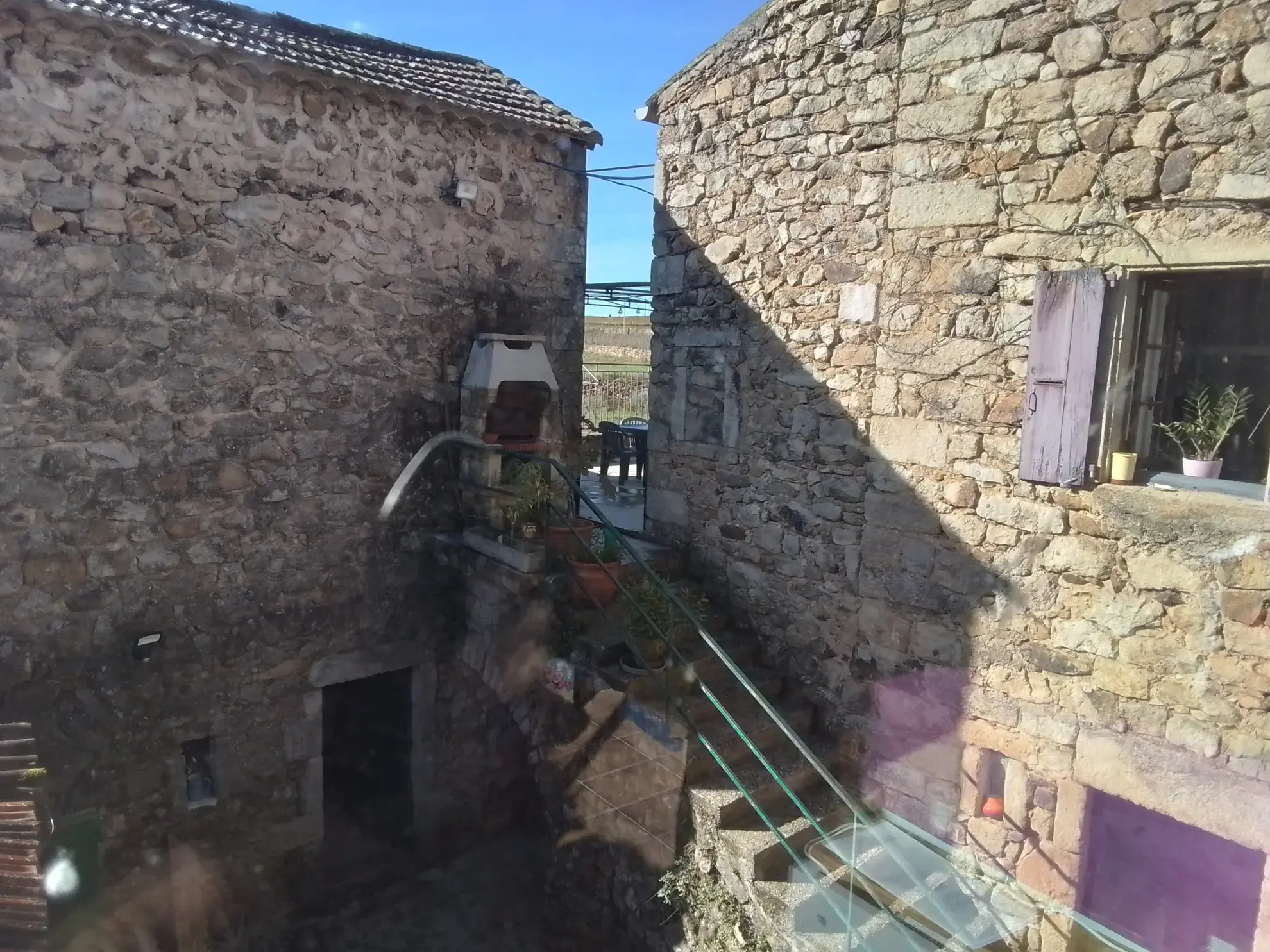 Maison typique ardéchoise avec vue panoramique à Rosières (07), rénovée et offrant un fort potentiel 
