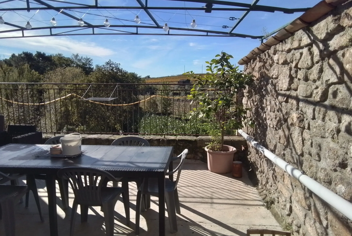 Maison typique ardéchoise avec vue panoramique à Rosières (07), rénovée et offrant un fort potentiel 