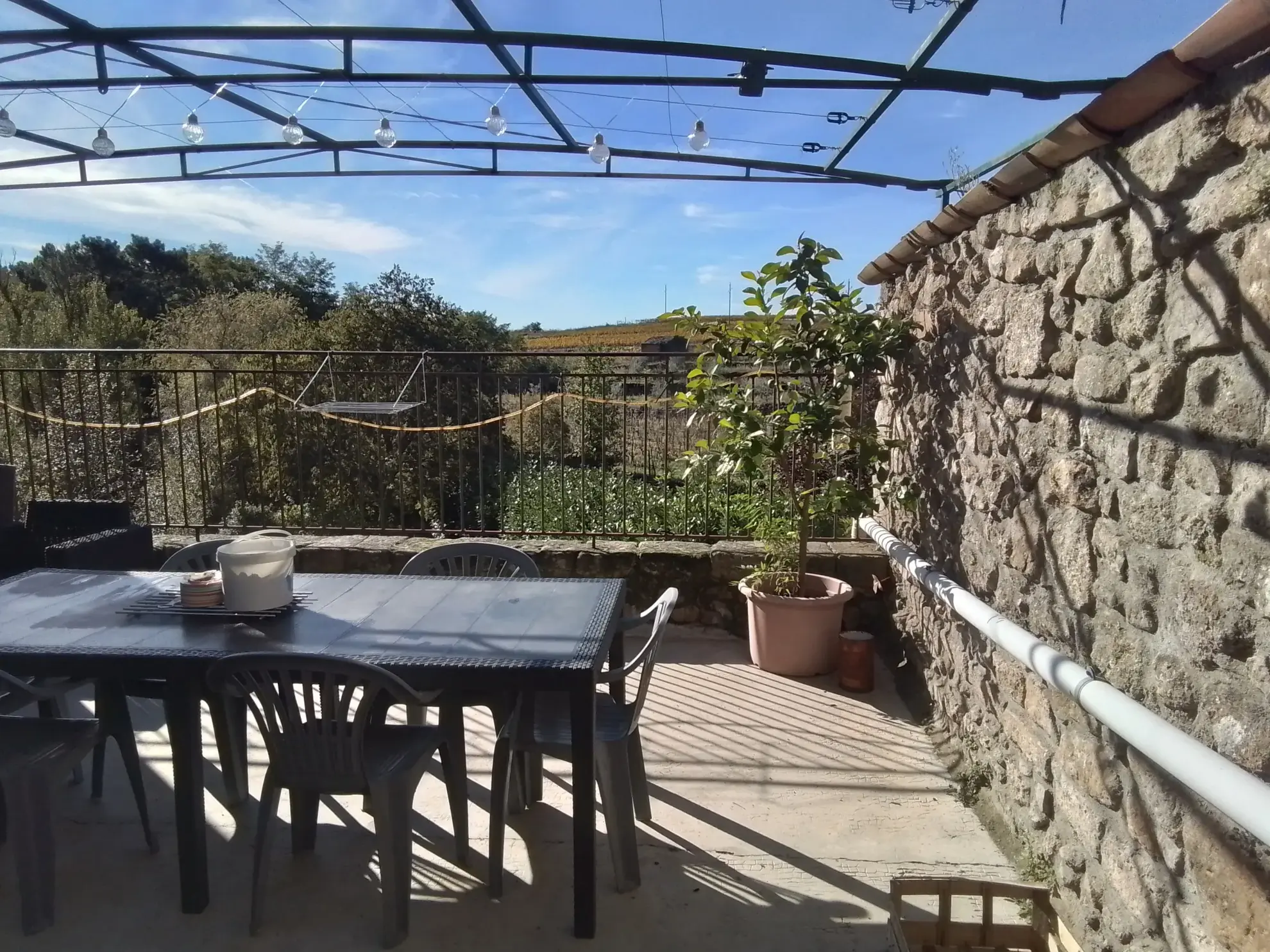 Maison typique ardéchoise avec vue panoramique à Rosières (07), rénovée et offrant un fort potentiel 