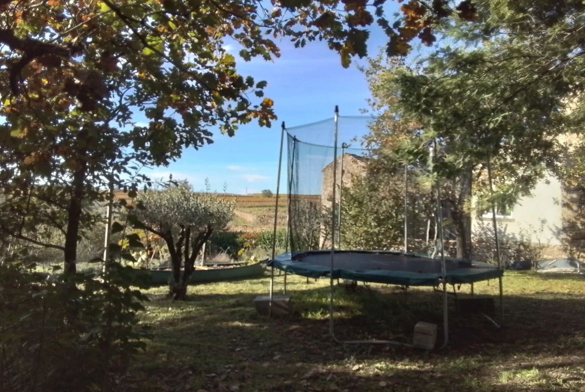 Maison typique ardéchoise avec vue panoramique à Rosières (07), rénovée et offrant un fort potentiel 