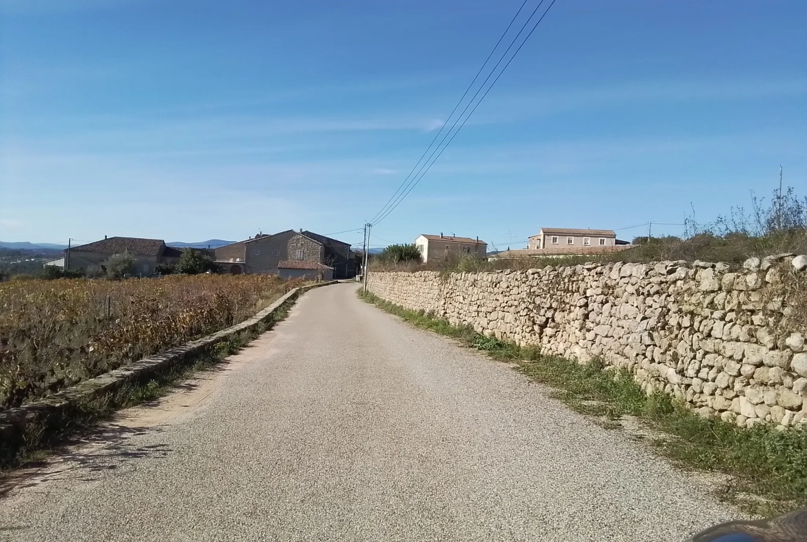 Maison typique ardéchoise avec vue panoramique à Rosières (07), rénovée et offrant un fort potentiel 