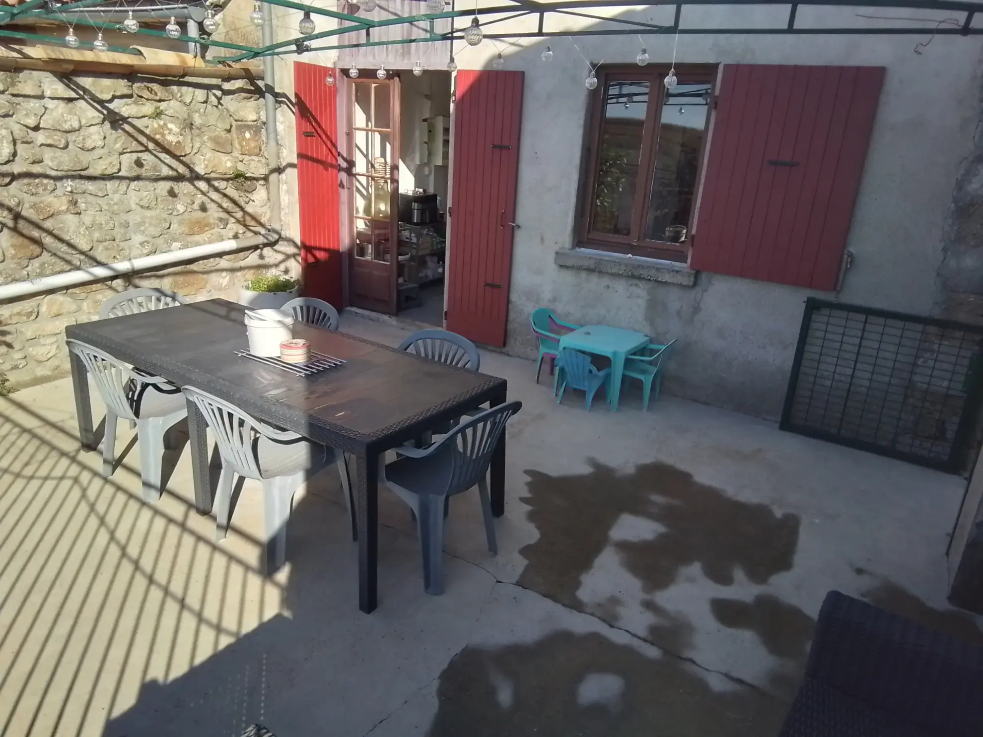 Maison typique ardéchoise avec vue panoramique à Rosières (07), rénovée et offrant un fort potentiel 