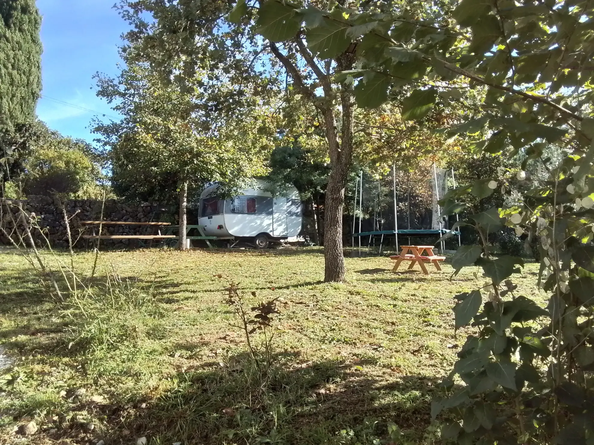 Maison typique ardéchoise avec vue panoramique à Rosières (07), rénovée et offrant un fort potentiel 