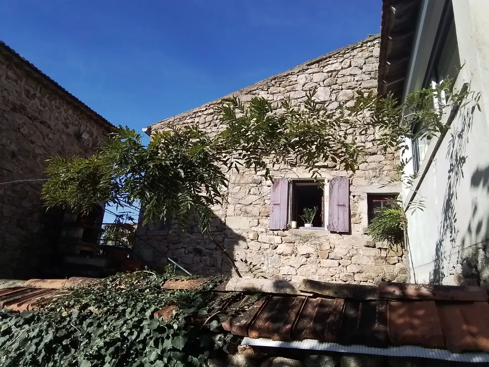 Maison typique ardéchoise avec vue panoramique à Rosières (07), rénovée et offrant un fort potentiel 