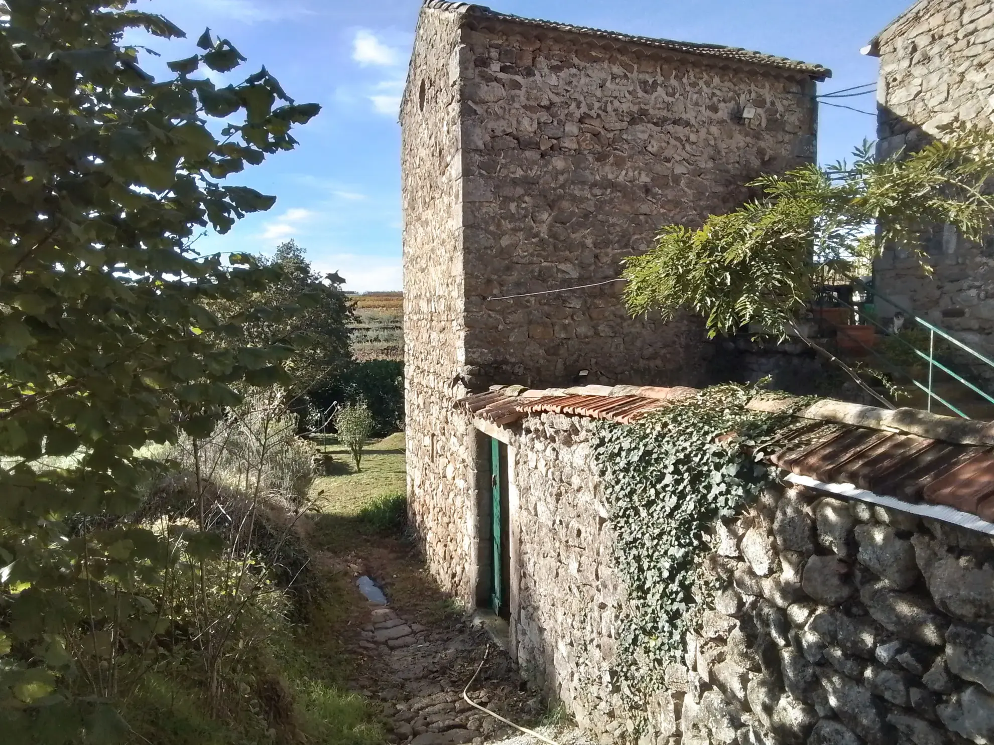 Maison typique ardéchoise avec vue panoramique à Rosières (07), rénovée et offrant un fort potentiel 