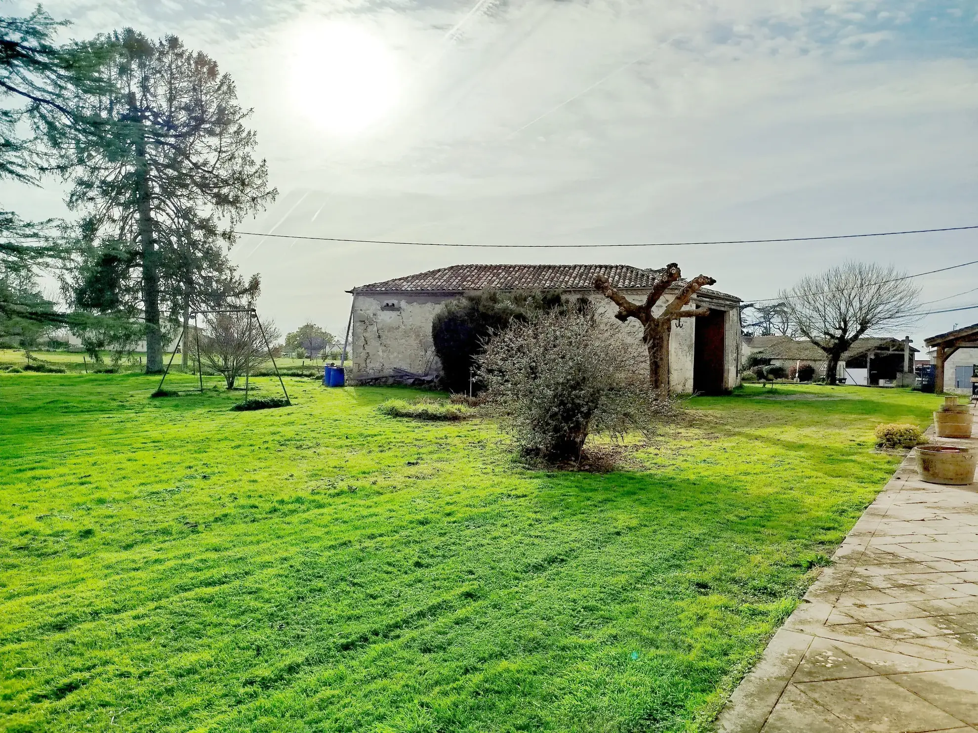 Longère en pierres avec jardin à Soussac, proche Sauveterre et Pellegrue – pot.div.2 logements 