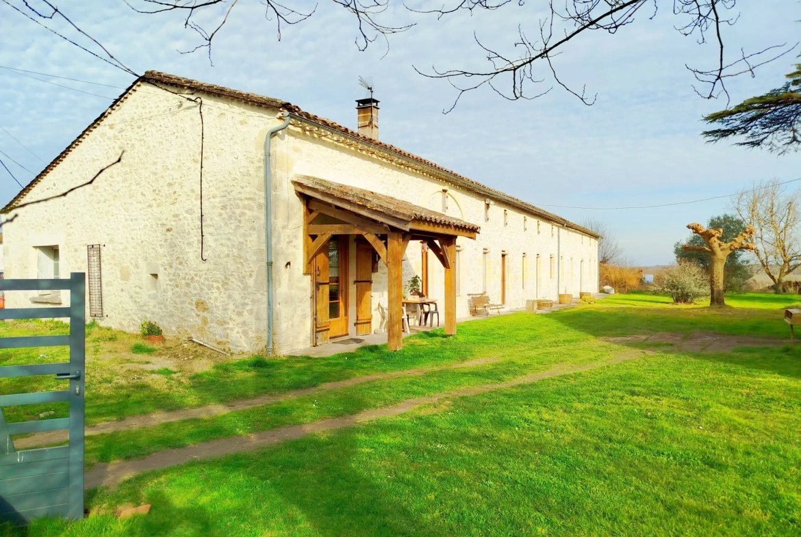 Longère en pierres avec jardin à Soussac, proche Sauveterre et Pellegrue – pot.div.2 logements 