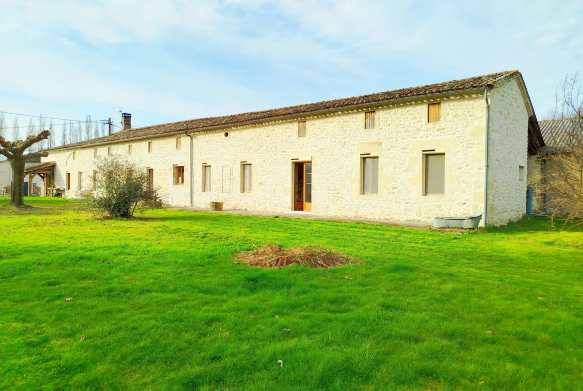 Longère en pierres avec jardin à Soussac, proche Sauveterre et Pellegrue – pot.div.2 logements 