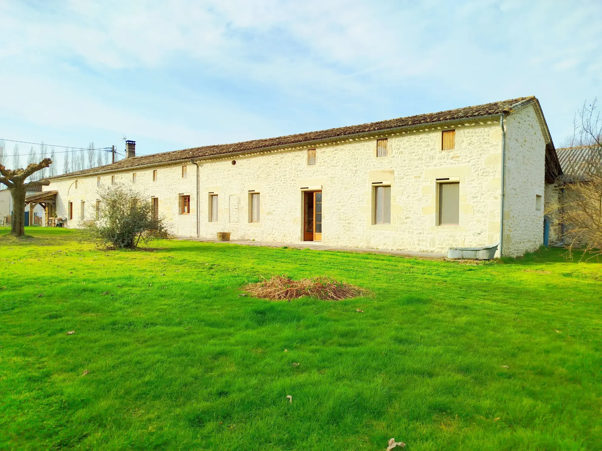 Longère en pierres avec jardin à Soussac, proche Sauveterre et Pellegrue – pot.div.2 logements 