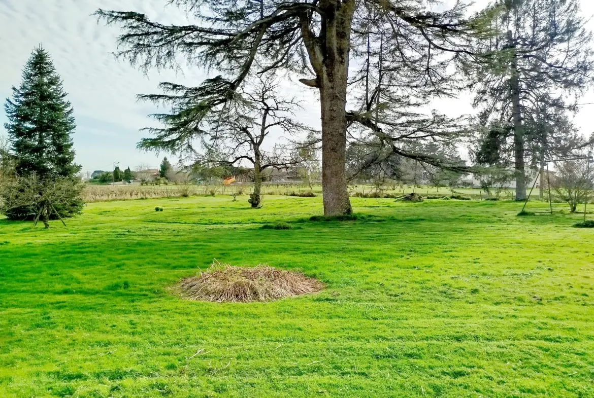 Longère en pierres avec jardin à Soussac, proche Sauveterre et Pellegrue – pot.div.2 logements 