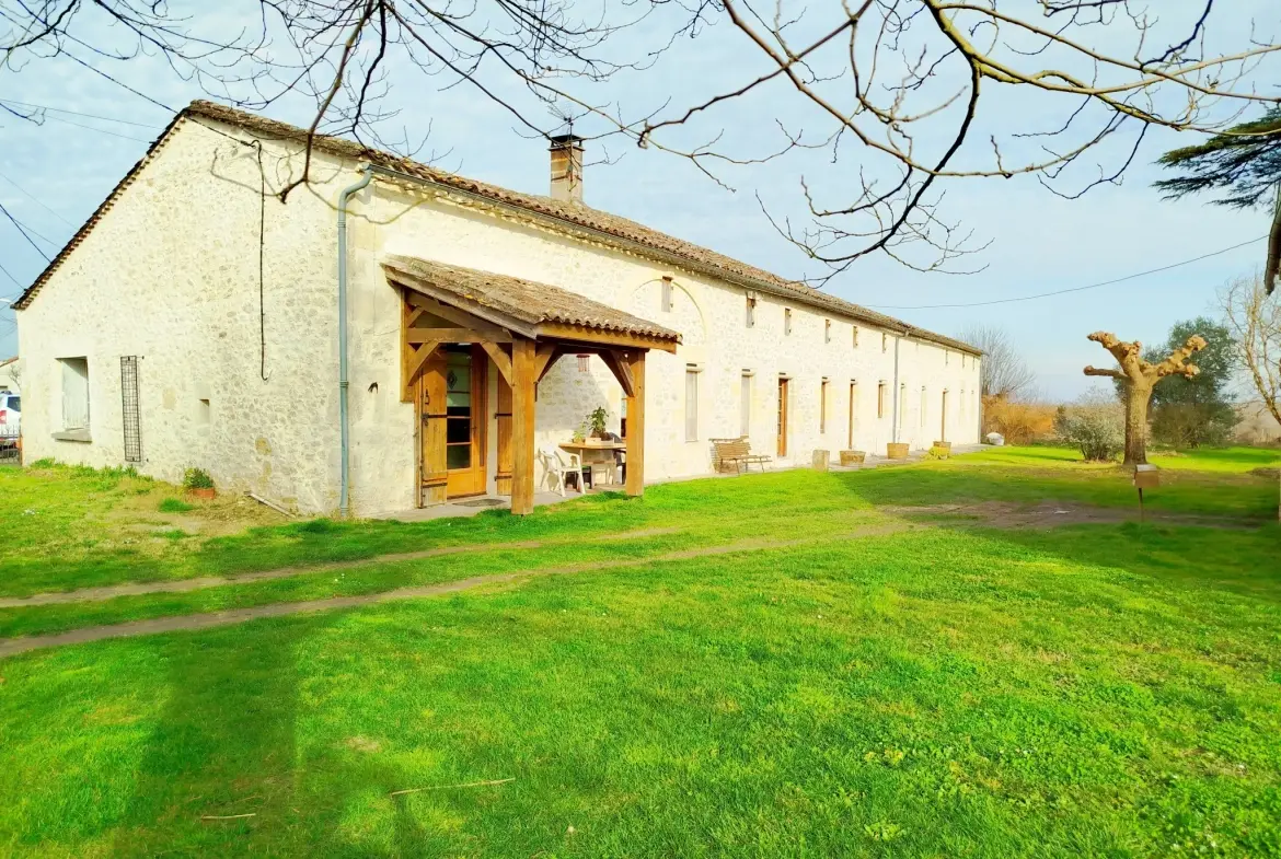Longère en pierres avec jardin à Soussac, proche Sauveterre et Pellegrue – pot.div.2 logements 