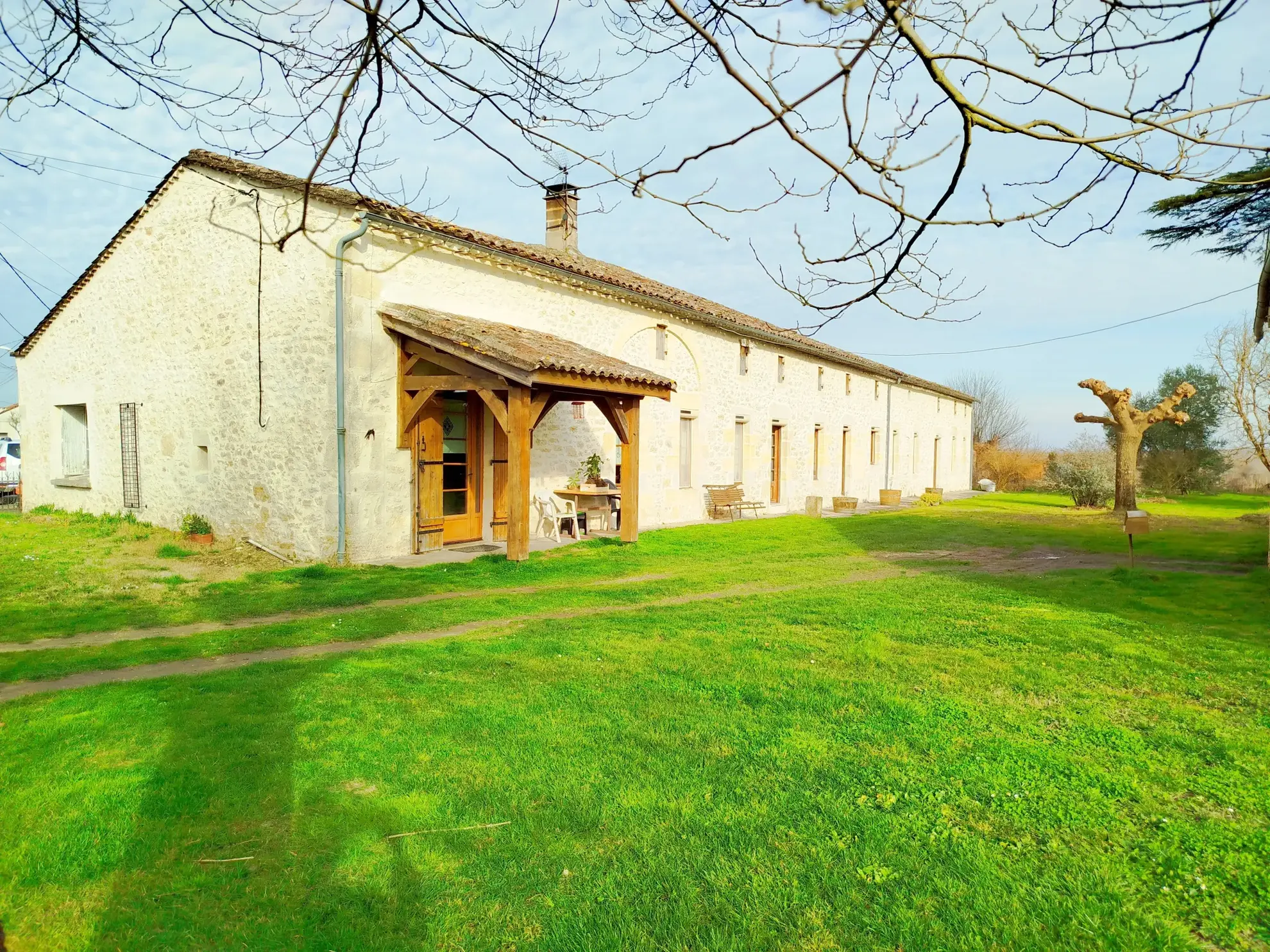Longère en pierres avec jardin à Soussac, proche Sauveterre et Pellegrue – pot.div.2 logements 