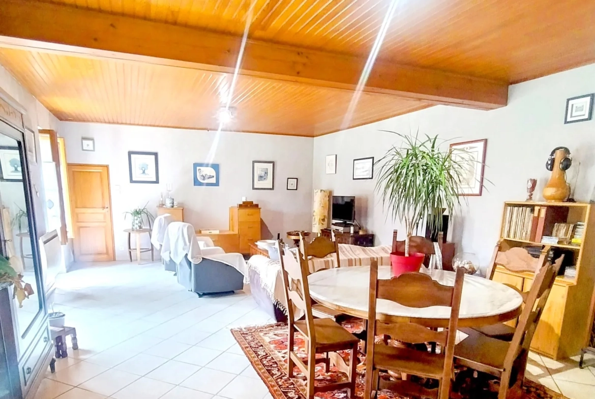 Longère en pierres avec jardin à Soussac, proche Sauveterre et Pellegrue – pot.div.2 logements 