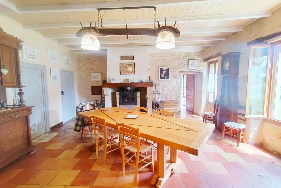 Longère en pierres avec jardin à Soussac, proche Sauveterre et Pellegrue – pot.div.2 logements 