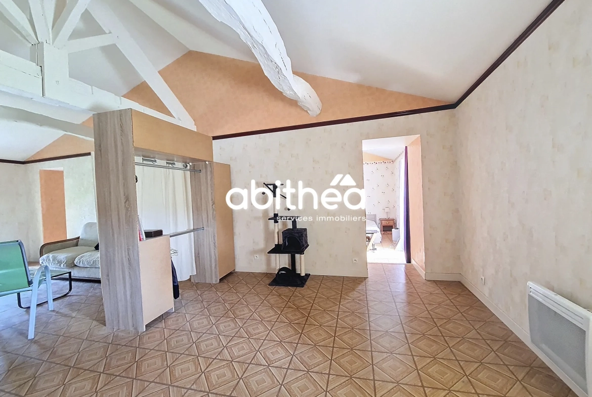 Maison de 180 m² avec grand terrain constructible à Saint-Ciers du Taillon 