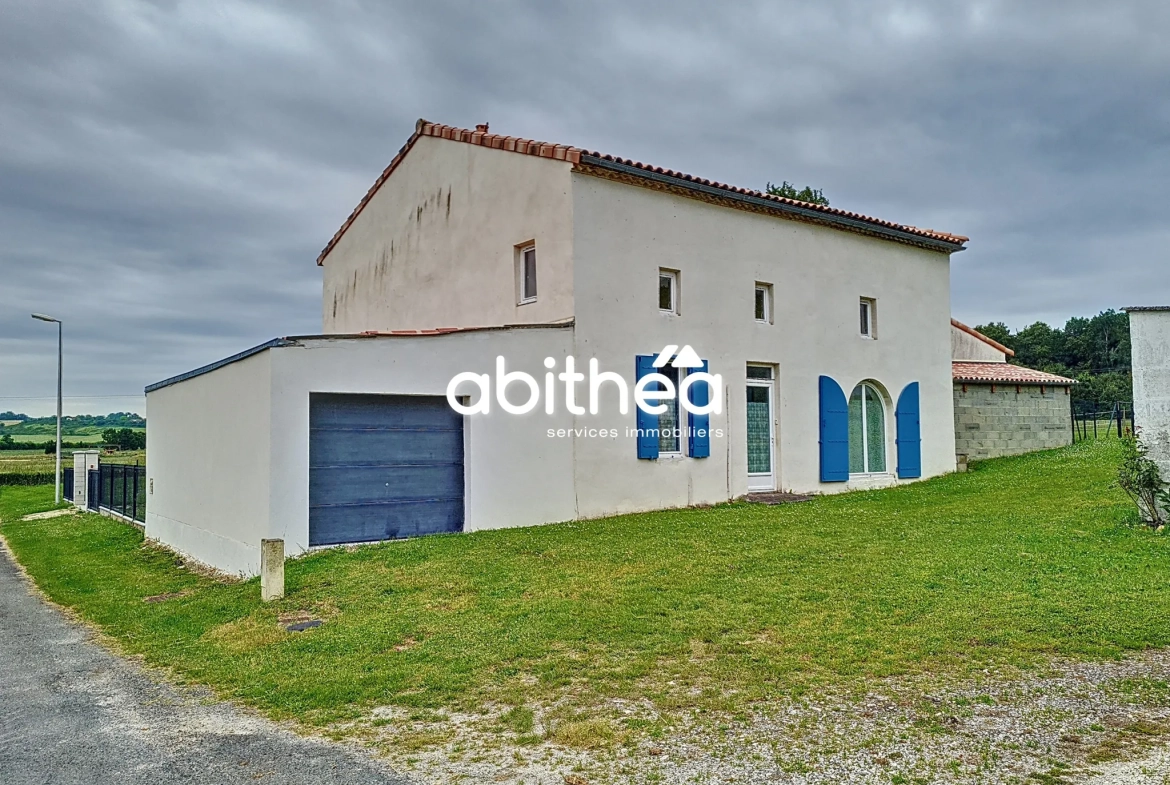 Maison de 180 m² avec grand terrain constructible à Saint-Ciers du Taillon 