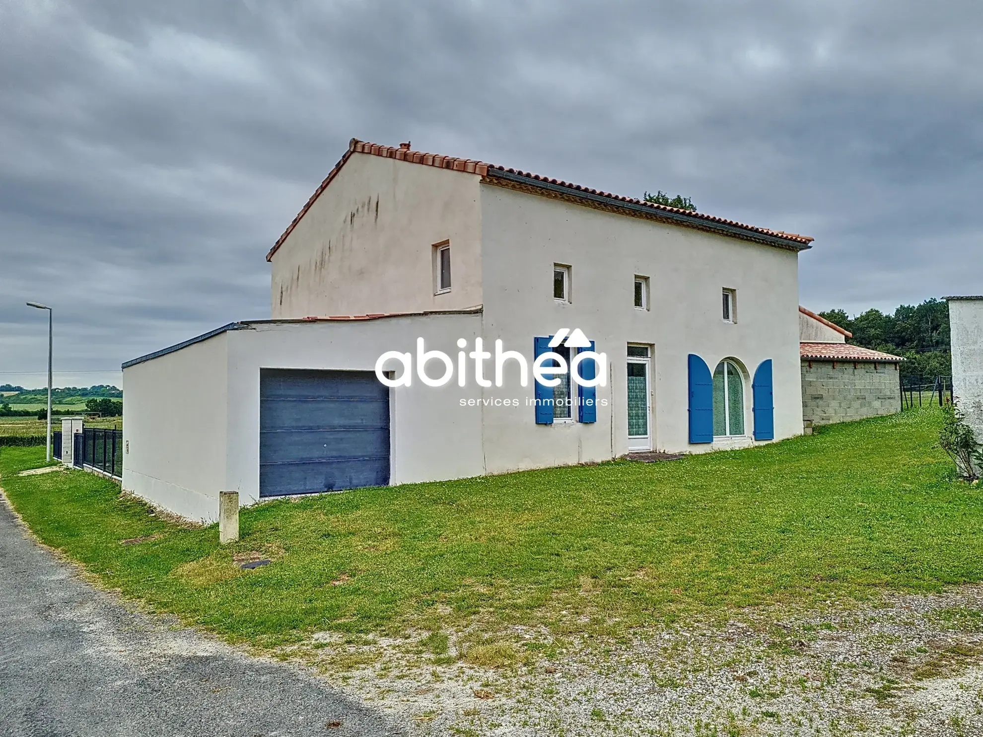 Maison de 180 m² avec grand terrain constructible à Saint-Ciers du Taillon 