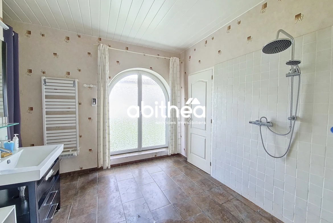 Maison de 180 m² avec grand terrain constructible à Saint-Ciers du Taillon 