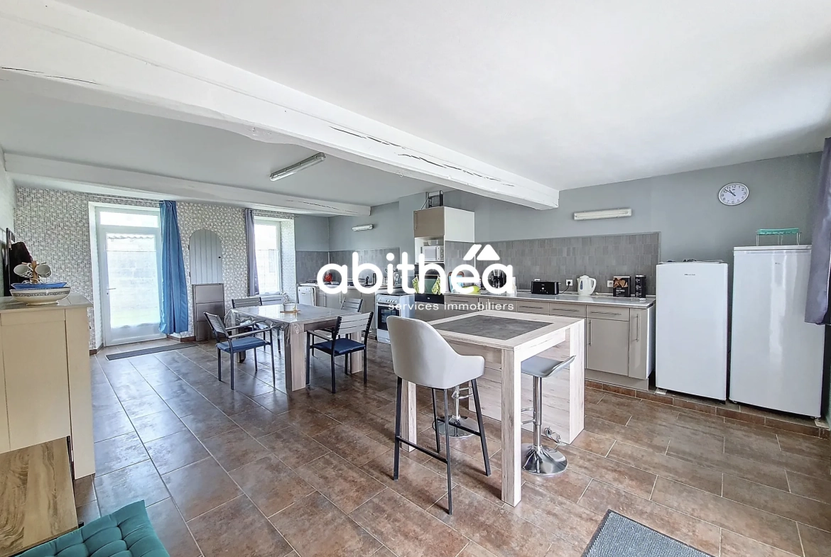 Maison de 180 m² avec grand terrain constructible à Saint-Ciers du Taillon 