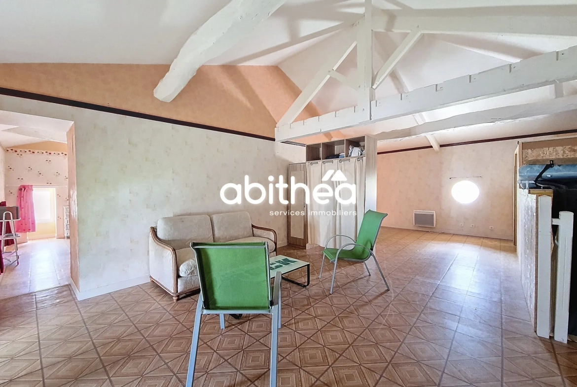 Maison de 180 m² avec grand terrain constructible à Saint-Ciers du Taillon 