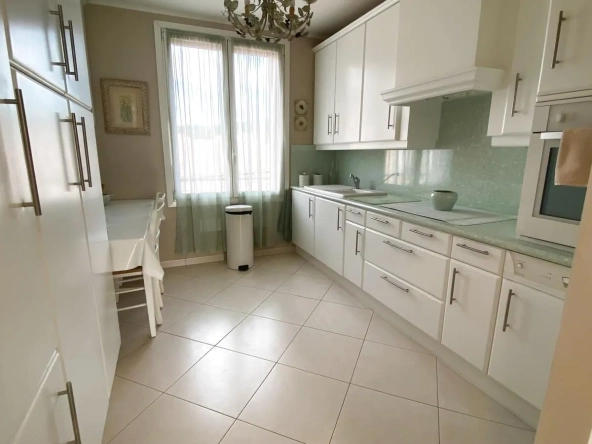 Magnifique appartement 3 pièces avec garage et cave à Gardanne (13120) 