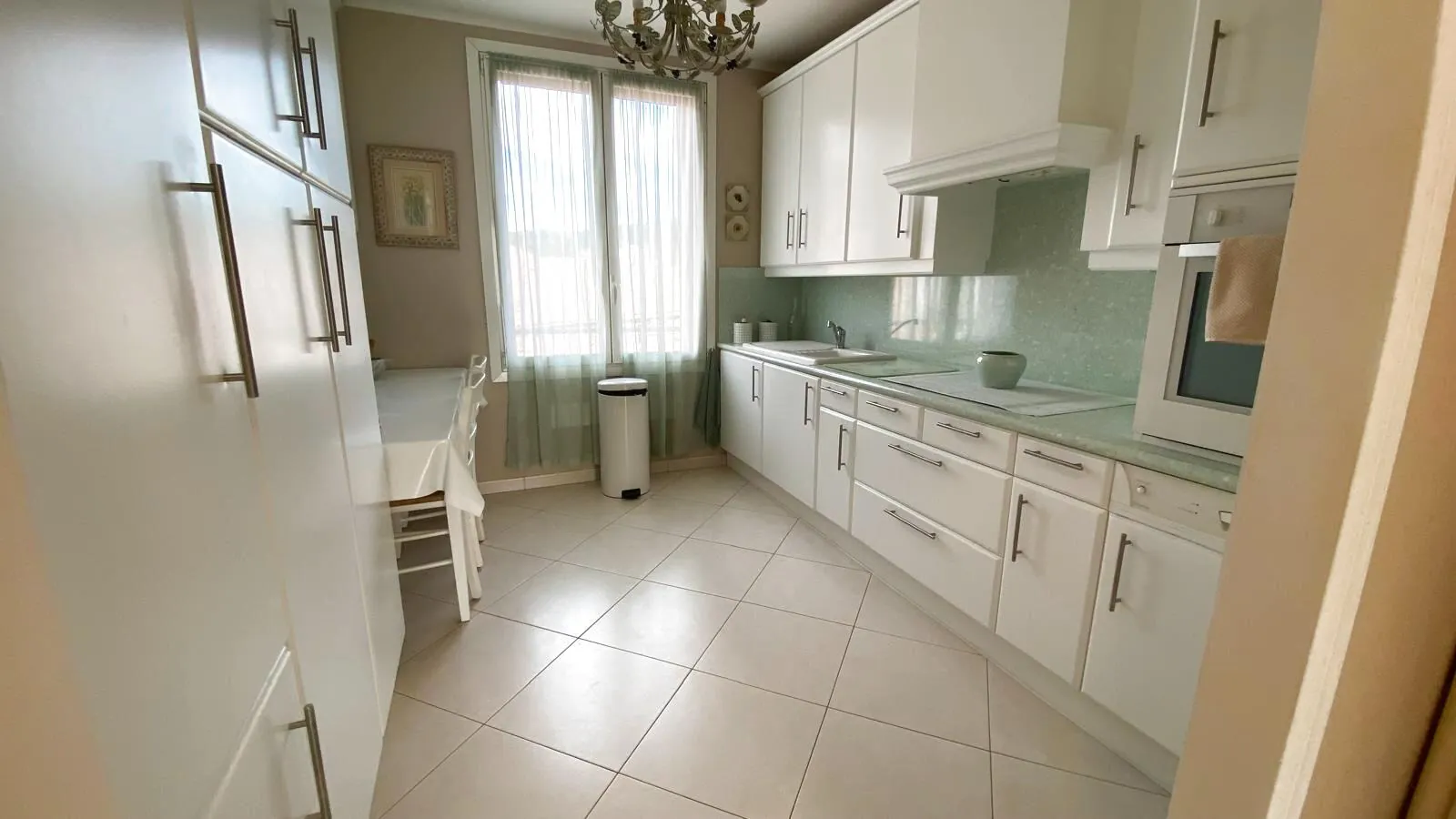 Magnifique appartement 3 pièces avec garage et cave à Gardanne (13120) 