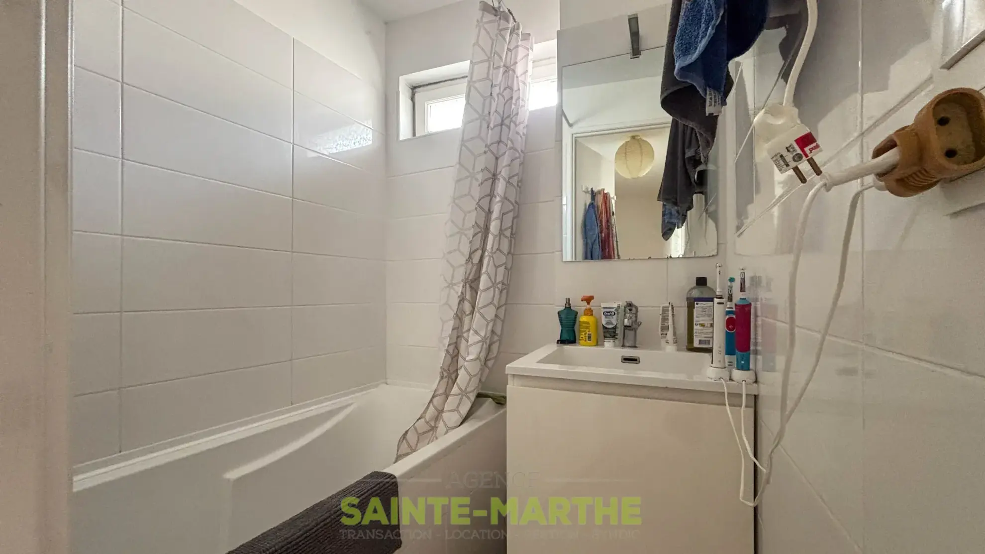 Triplex de 97 m² à Niort avec parking, idéal investisseur ou résidence principale 