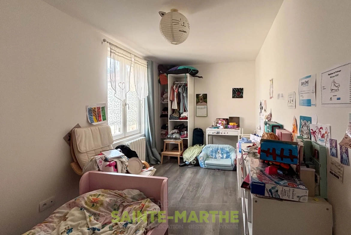 Triplex de 97 m² à Niort avec parking, idéal investisseur ou résidence principale 